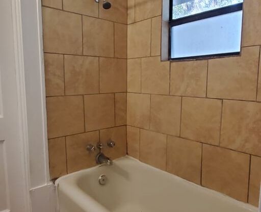 2 beds, 1 bath, $1,700