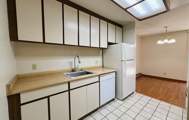 2 beds, 2 baths, $3,400, Unit # 209