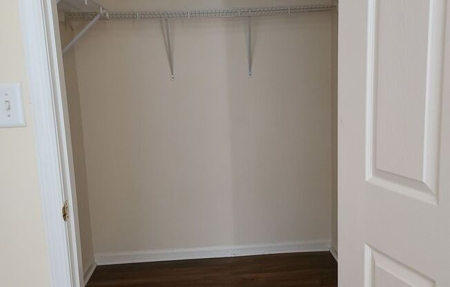 3 beds, 2 baths, 1,320 sqft, $2,794, Unit 1906