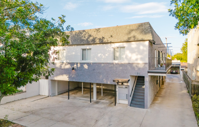 1136 N Ogden Dr