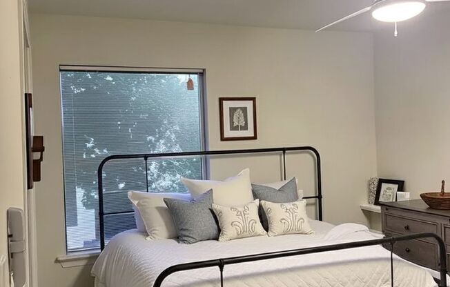 2 beds, 1 bath, 603 sqft, $1,225, Unit 130