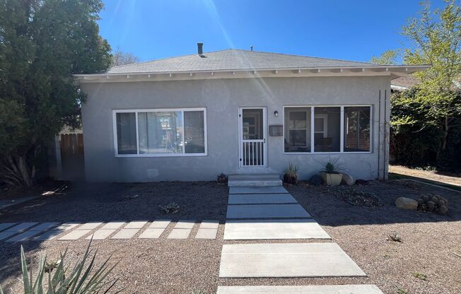 Lovely 3 Bedroom 2 Bathroom Home In Downtown ABQ!