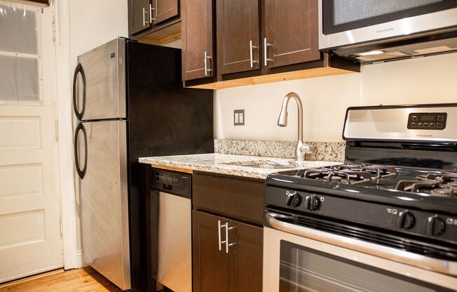 2 beds, 1 bath, 655 sqft, $2,235, Unit 4725-1