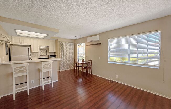 Spacious Studio Unit in Eastlake w/ AC!