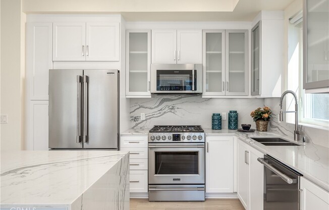 2 beds, 2 baths, 1,305 sqft, $3,418, Unit 204