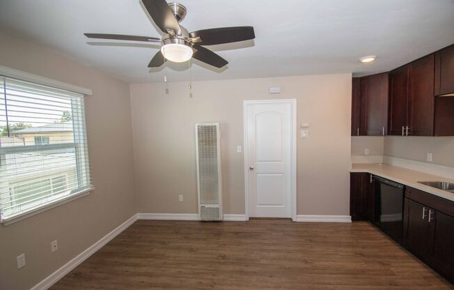 4519-4533 1/2 Delta Street