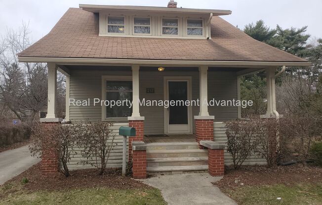 Craftsman Style, Modern Amenities Steps from Main St.