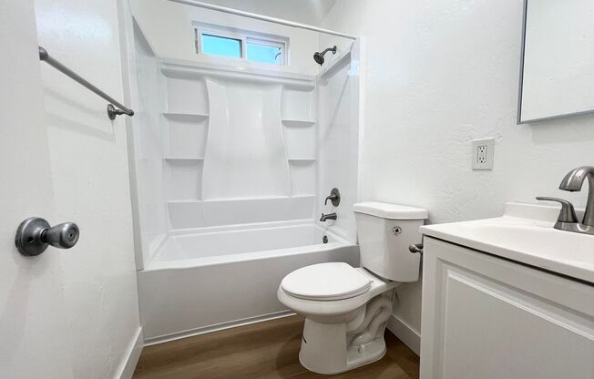 2 beds, 1 bath, $2,350, Unit 2224 1/2