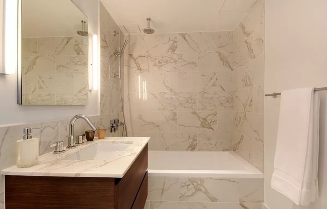 1 bed, 1 bath, $4,400, Unit 14E