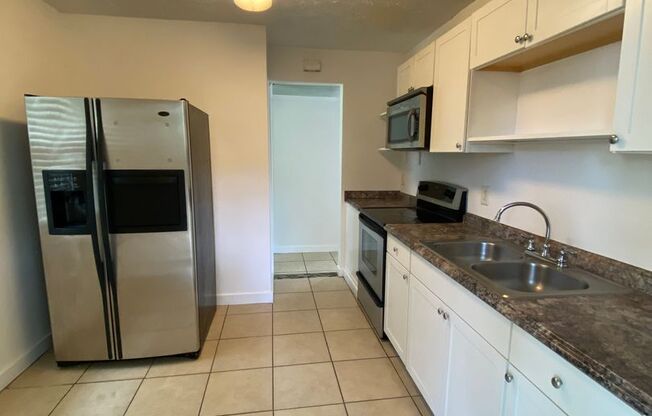 1 bed, 1 bath, 500 sqft, $895, Unit 3041 Belden Street