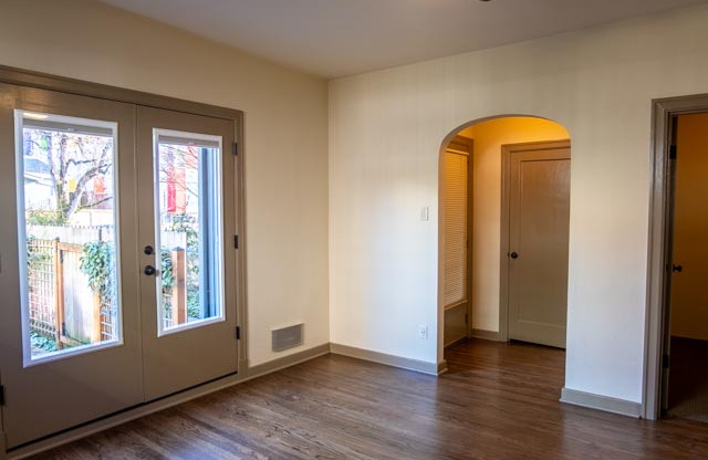 935 13 AVE
