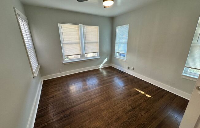 2 beds, 1 bath, $995