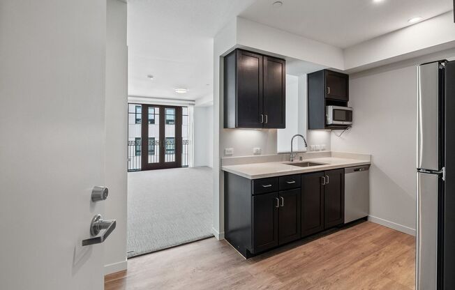 1p685 - 2072 Addison St.