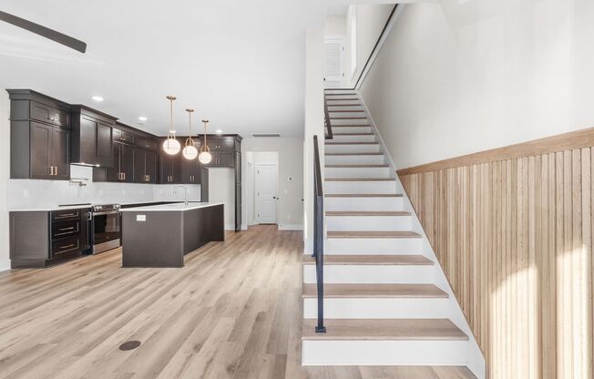 Brand New Home- DOWNTOWN - 3BR/3.5BA - Very Walkable - 1 Block to APSU!