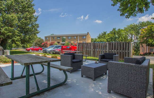 Outdoor picnic area at Woodlee Terrace Apartments, Woodbridge, VA