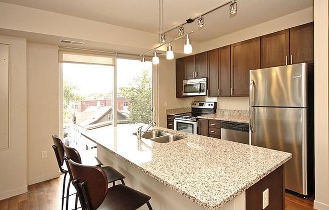 3 beds, 2 baths, 1,050 sqft, $2,500, Unit 302