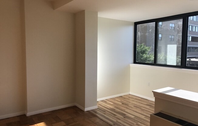 Studio, 1 bath, 630 sqft, $2,400, Unit 2 P