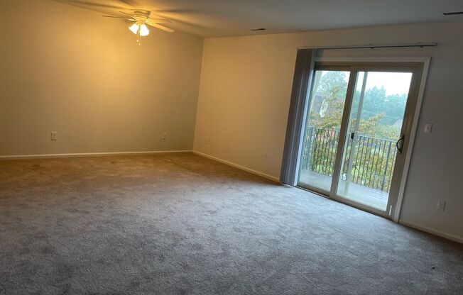 2 beds, 1 bath, 925 sqft, $1,195, Unit 69