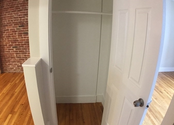 210 Hemenway St 1B