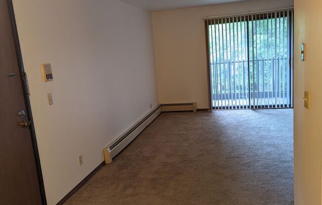 2 beds, 1 bath, 970 sqft, $1,199, Unit FB   4037