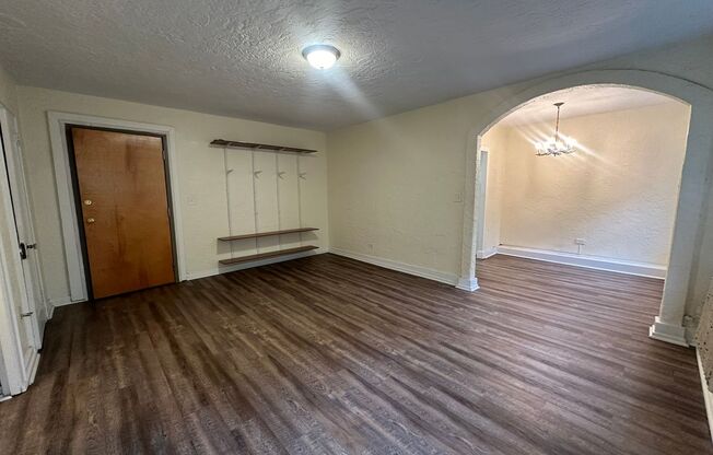 1 bed, 1 bath, 708 sqft, $1,330, Unit King Edward Annex 18