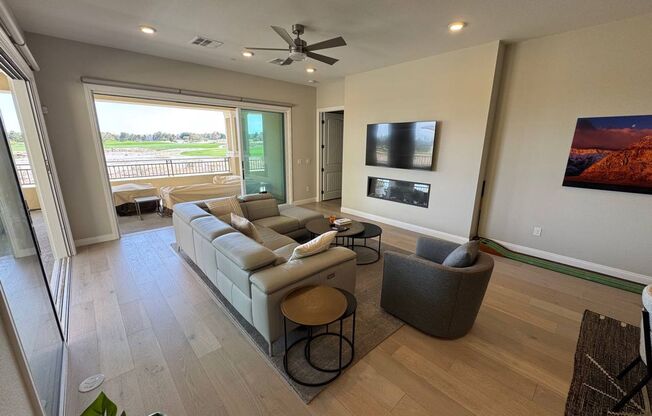 LUXURY 2BEDROOM IN MIRA VILLA W/ STRIP & MTN VIEWS