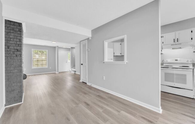 2 beds, 1.5 baths, 1,600 sqft, $1,295