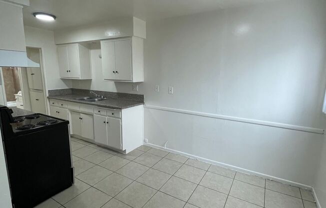179 E Ralston