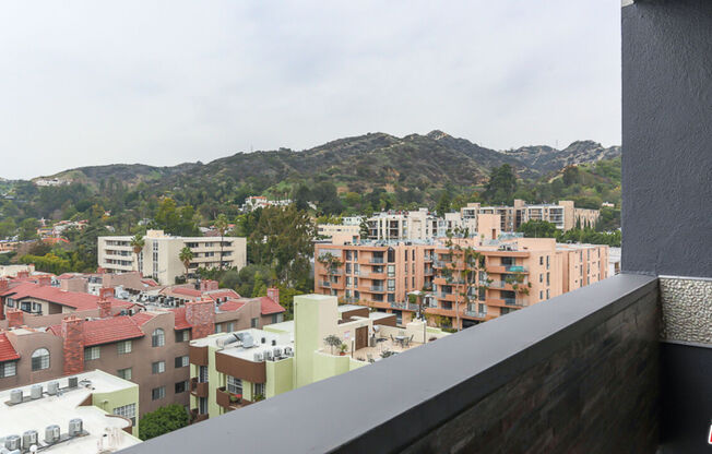 1 bed, 1.5 baths, 1,009 sqft, $3,990, Unit 1112