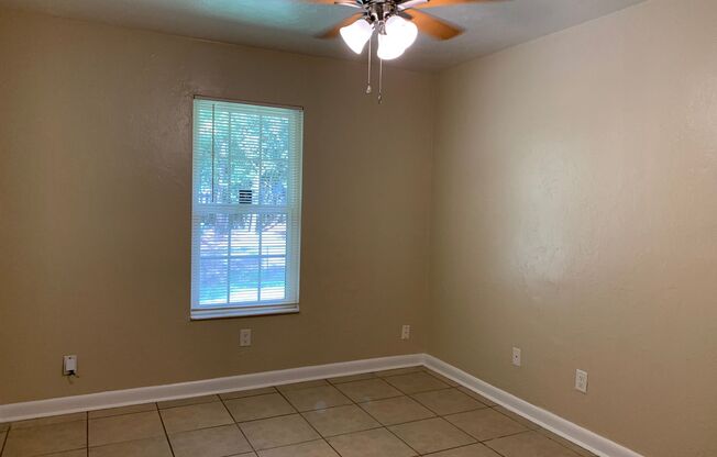 3 beds, 1 bath, 1,016 sqft, $1,395, Unit 3920 NE 1 TER