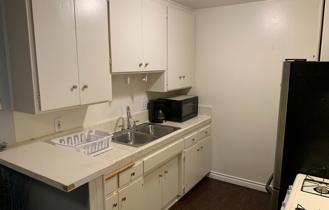 2 beds, 1 bath, $2,095, Unit 102