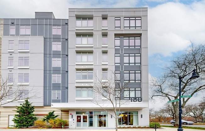 1 bed, 1 bath, 784 sqft, $3,050, Unit 321