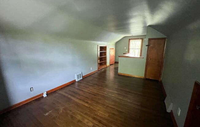 3 beds, 1 bath, $1,000