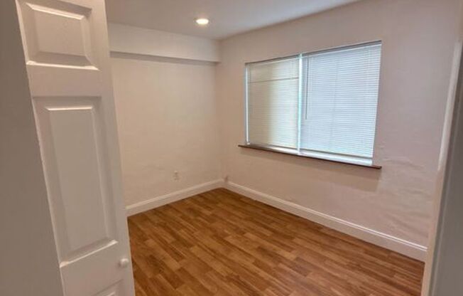 1 bed, 1 bath, 500 sqft, $1,550, Unit 12