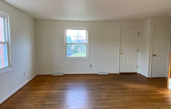 3 beds, 1 bath, 1,072 sqft, $1,395, Unit 1947 URSINUS AVENUE