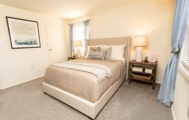 Traditional bedroom at Seminary Roundtop Apartments in Lutherville-Timonium