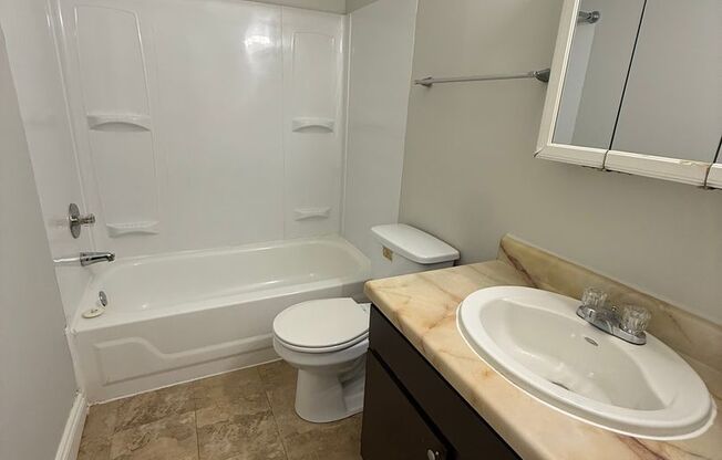 1 bed, 1 bath, 646 sqft, $785, Unit 352B