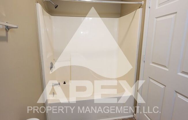 3 beds, 2 baths, $1,600, Unit 1841-112