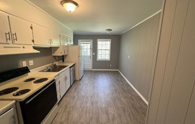$0 SECURITY DEPOSIT MOVE IN SPECIAL THROUGH 5/31/25! $10 APPLICATION FEES!!