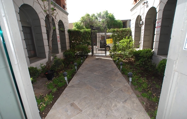 Studio, 1 bath, 450 sqft, $1,495, Unit 404