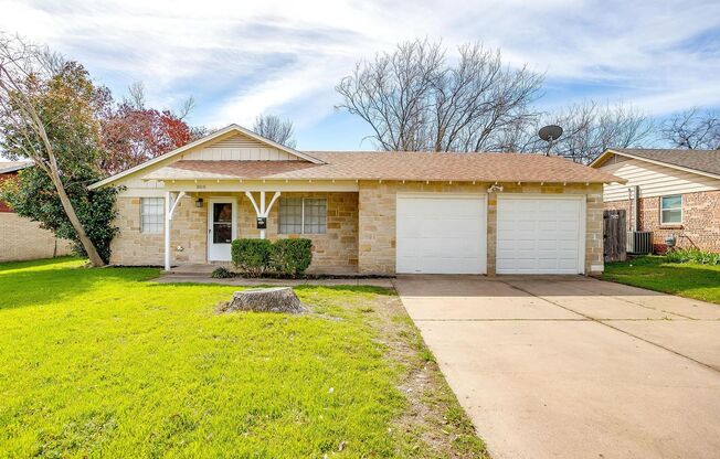 Perfect for young Families! 3BR House with Large Yard