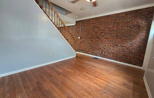 Bright 2 bed 1 bath in graduate hospital!