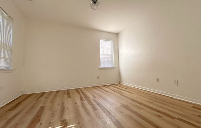 3 beds, 2 baths, $1,900, Unit Unit D