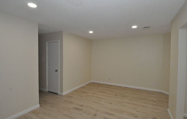 2 beds, 2 baths, $1,700, Unit # #B