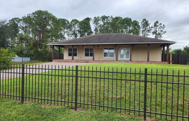 Cozy 3BR 2BA House Near Sunshine and Lee Blvd Lehigh Acres