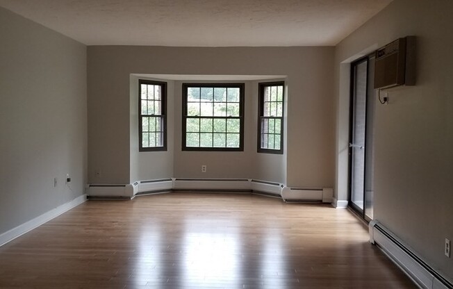 2 beds, 2 baths, 1,060 sqft, $2,800, Unit 32C