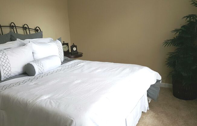 2 beds, 1 bath, 900 sqft, $1,150, Unit 06C