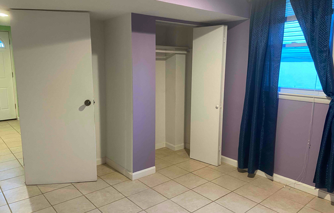 1 ROOM COLLEGE PARK