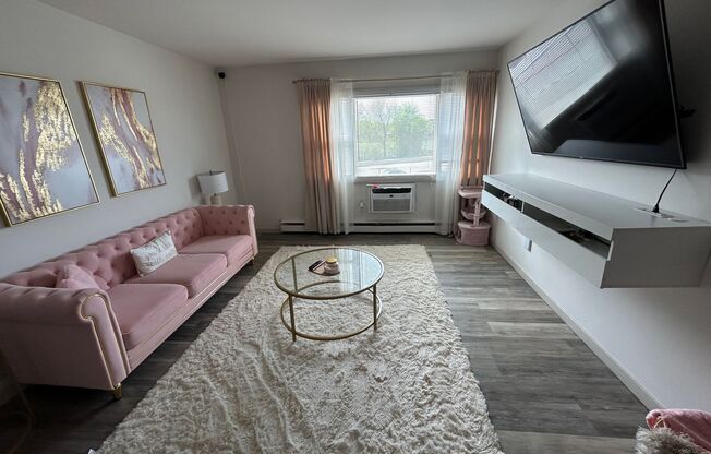 2 beds, 1 bath, $1,395, Unit 204