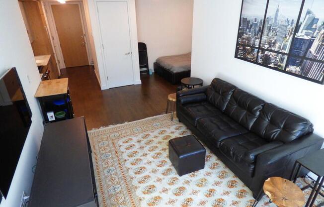 211 E 13 ST